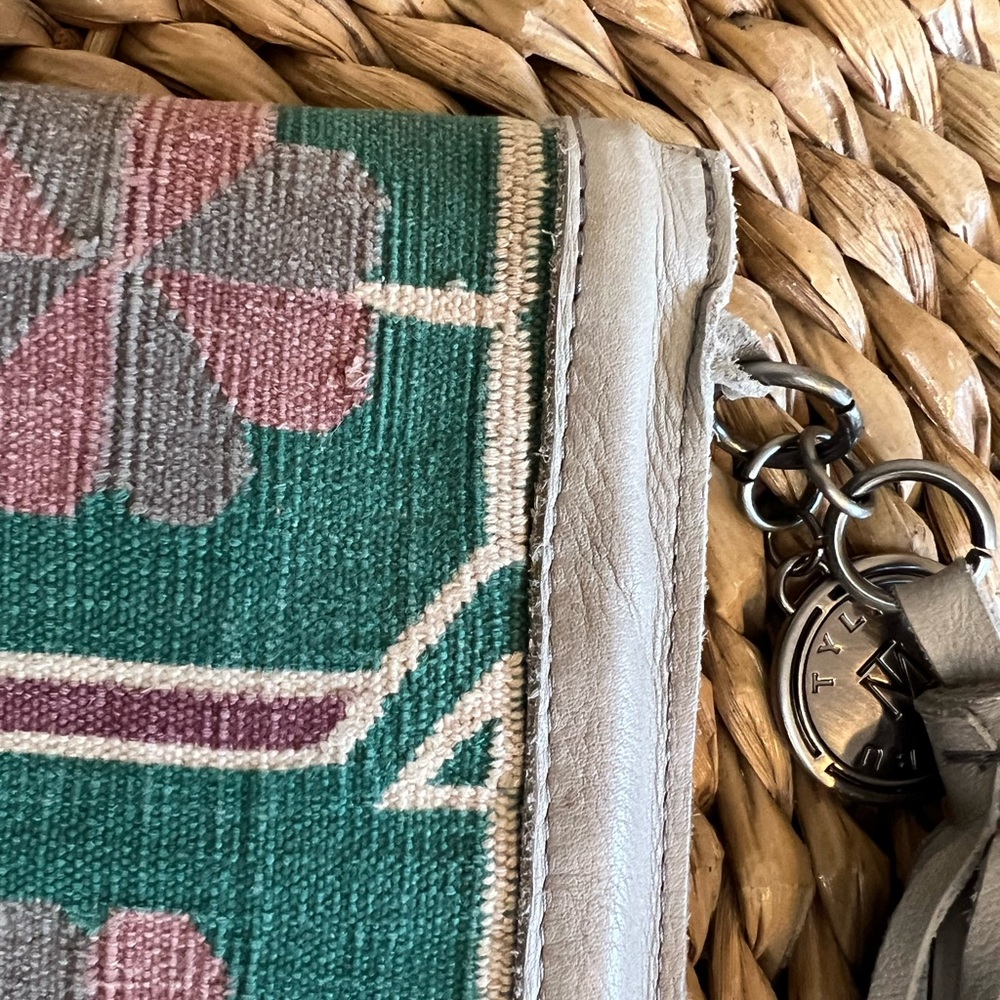 Tylie Malibu Clutch - Picture 14 of 15